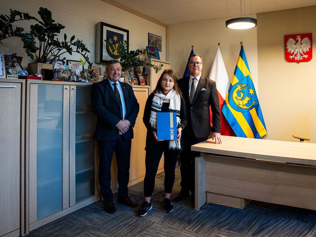 Klaudia Długosz otrzymała stypendium medyczne Powiatu Strzyżowskiego